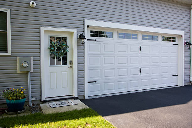 24/7 Emergency Garage Door Panel Replacement experts in Smithville, MO