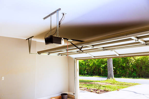 Top rated local Garage Door Panel Replacement specialists in Smithville, MO